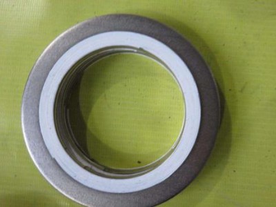 專業(yè)生產(chǎn)金屬纏繞墊片，四氟墊片