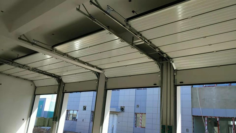 工業(yè)提升門車庫(kù)折疊門保溫快速門廠家18002006510天津科曼斯門業(yè)