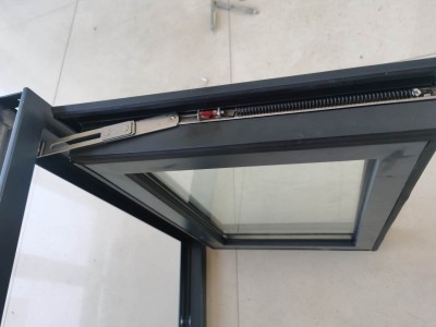 閬閬門業(yè)有限公司，防火門窗， 乙級(jí)防火窗